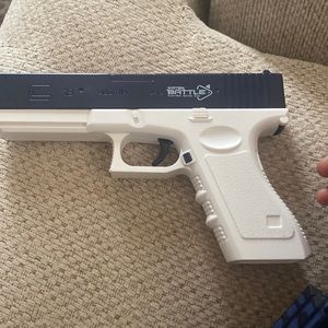 Electric water gun .